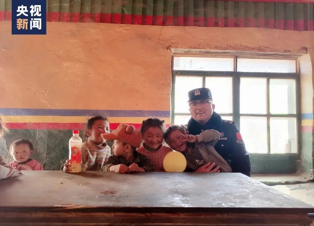 “我不怕，因为有边防叔叔！”找到孩子那一刻，他们呼吸都是颤抖的休闲区蓝鸢梦想 - Www.slyday.coM