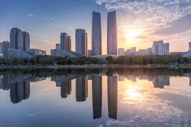 我们一起冲，就是更好的成都，更美的奔赴！休闲区蓝鸢梦想 - Www.slyday.coM