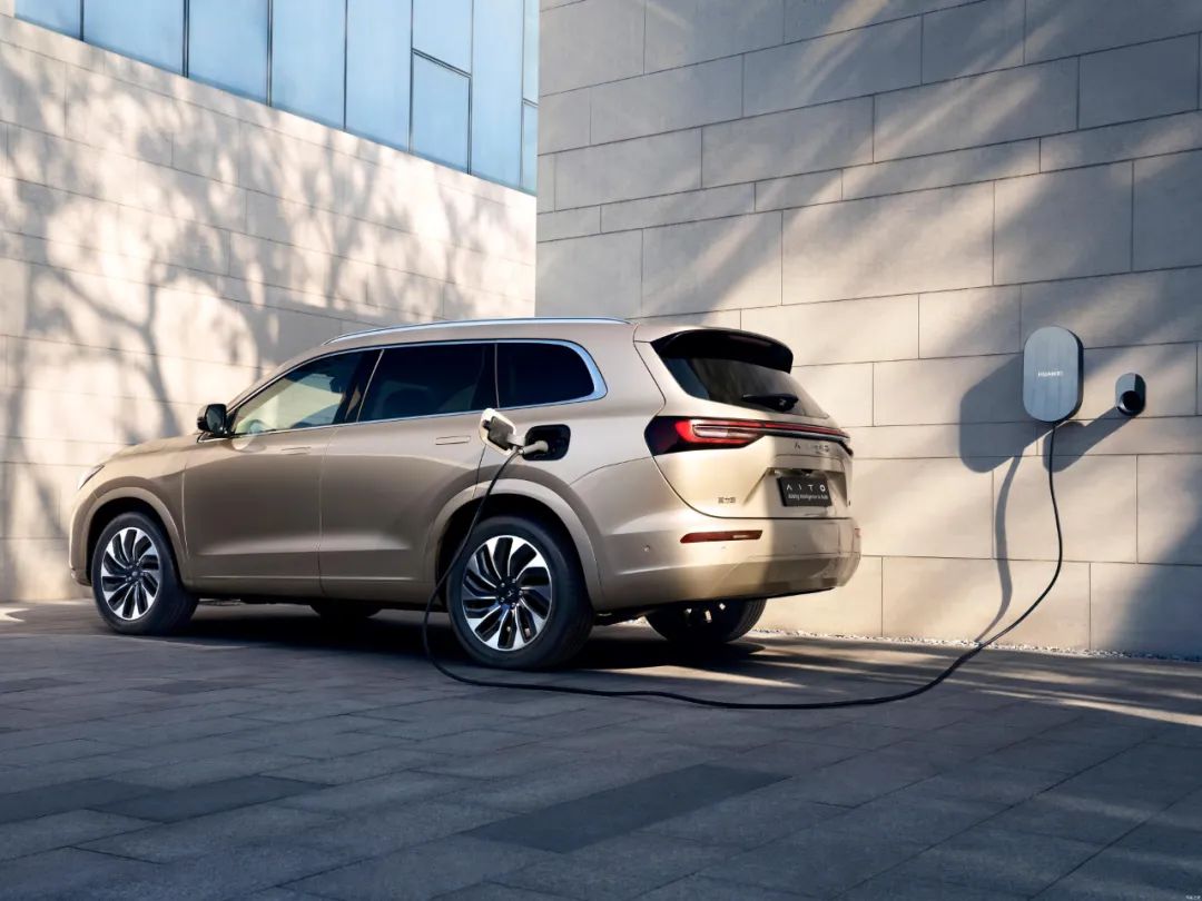 华为让车主承受“寒气”？问界M7被曝后排暖风缺失休闲区蓝鸢梦想 - Www.slyday.coM