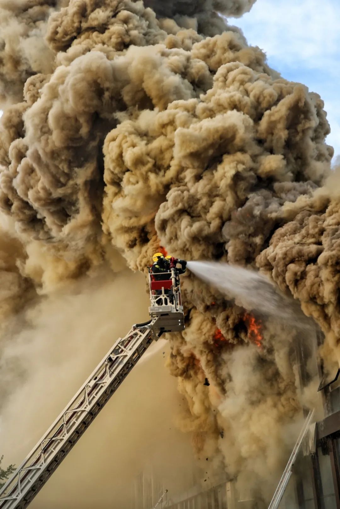 他的故事，比照片还要震撼休闲区蓝鸢梦想 - Www.slyday.coM