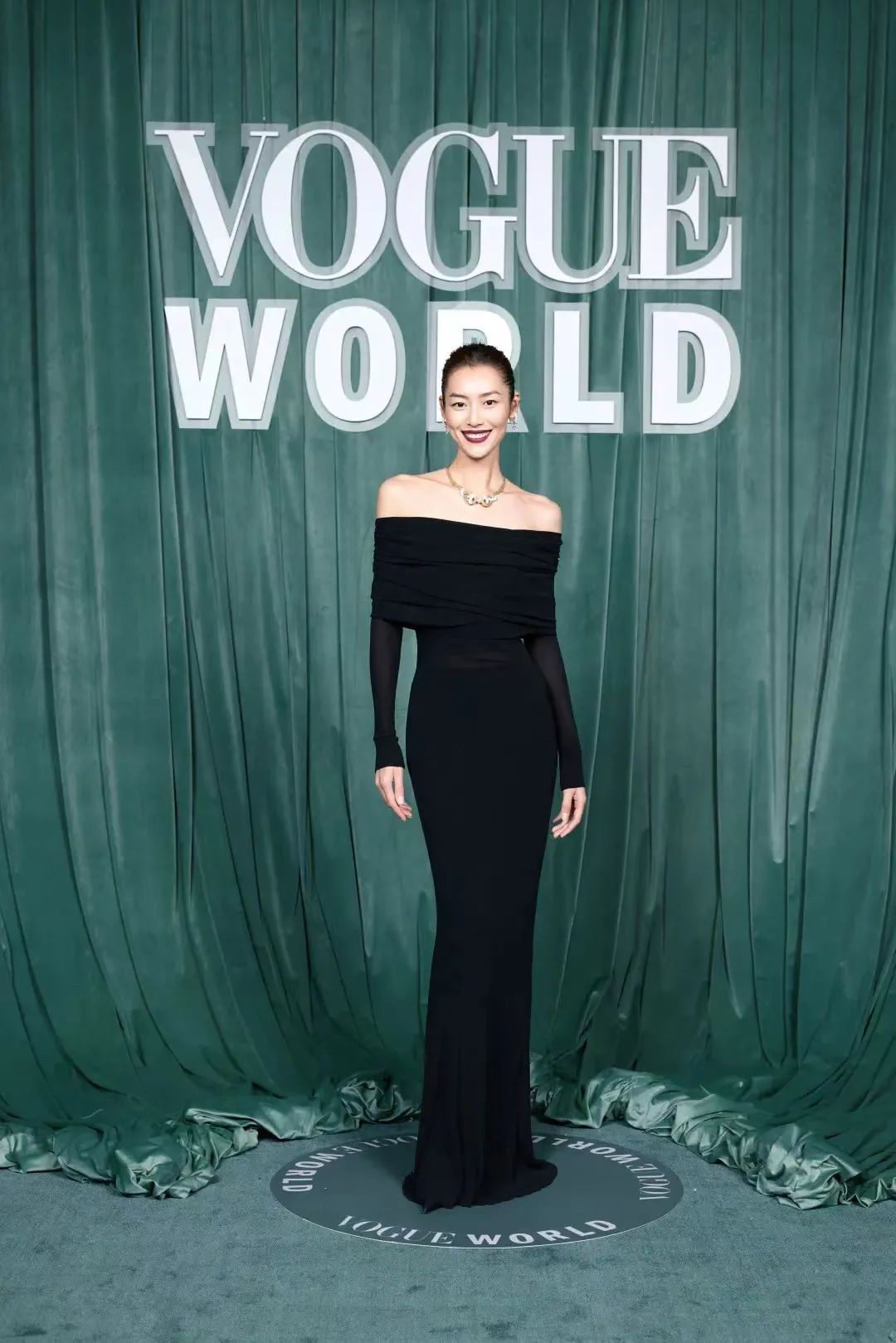 刘雯vs全美第一大网红？！这……休闲区蓝鸢梦想 - Www.slyday.coM