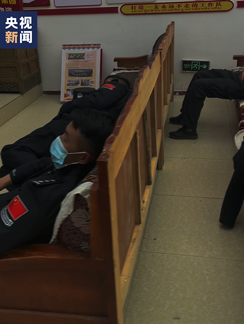 “我不怕，因为有边防叔叔！”找到孩子那一刻，他们呼吸都是颤抖的休闲区蓝鸢梦想 - Www.slyday.coM