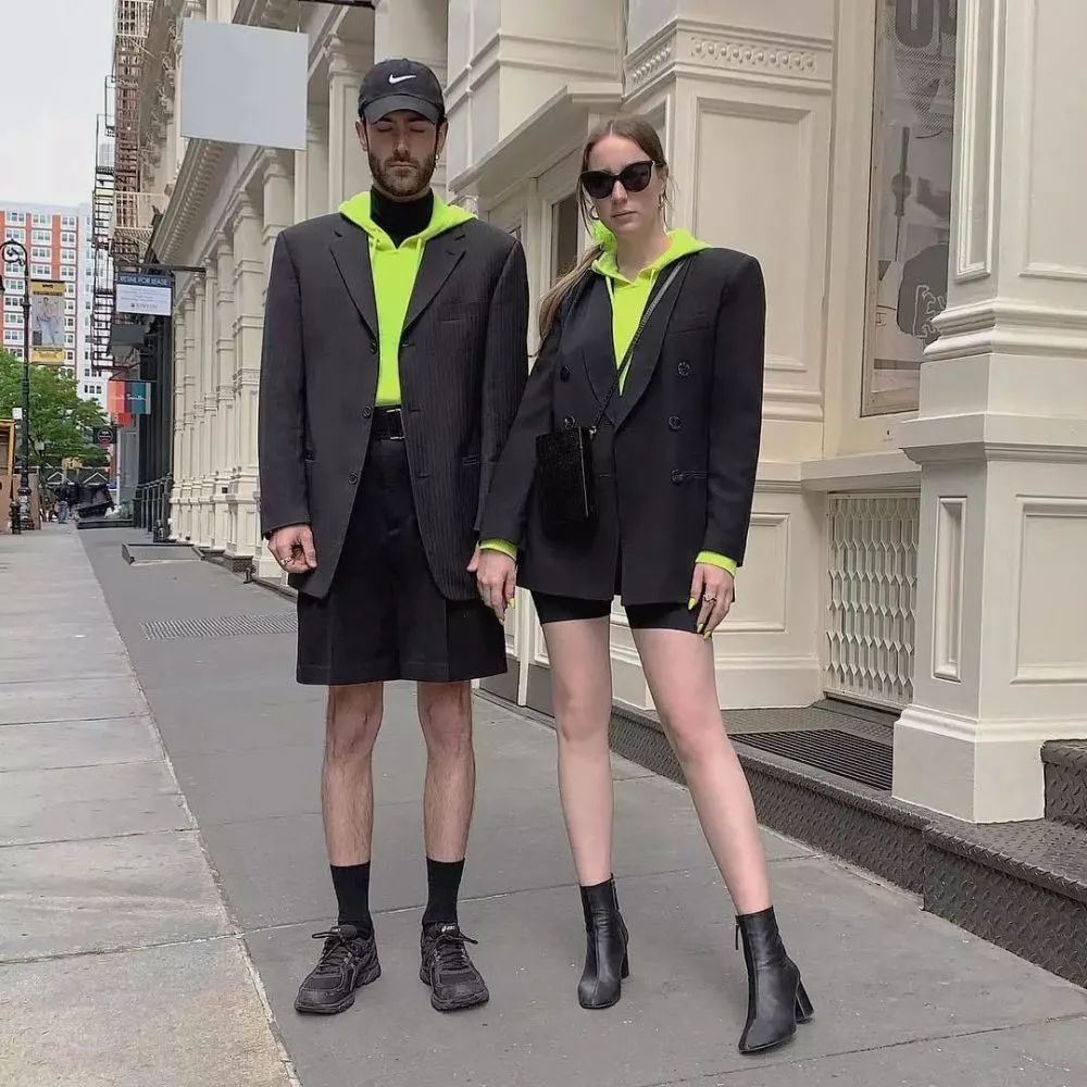 8年穿情侣装不带重样，这对“戏精CP”爆红网络：求求别再“虐狗”了……休闲区蓝鸢梦想 - Www.slyday.coM