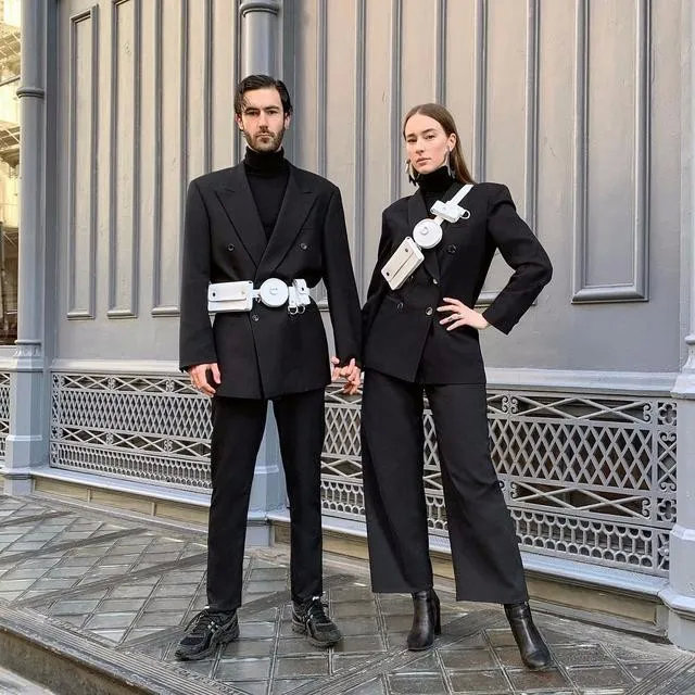 8年穿情侣装不带重样，这对“戏精CP”爆红网络：求求别再“虐狗”了……休闲区蓝鸢梦想 - Www.slyday.coM