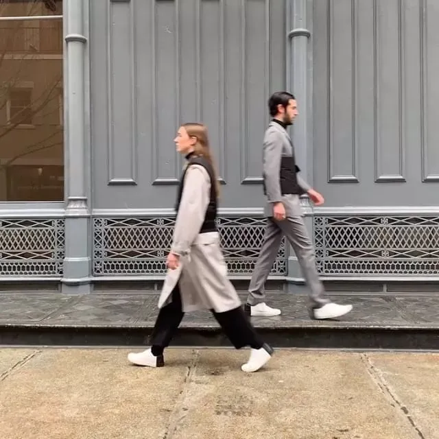 8年穿情侣装不带重样，这对“戏精CP”爆红网络：求求别再“虐狗”了……休闲区蓝鸢梦想 - Www.slyday.coM