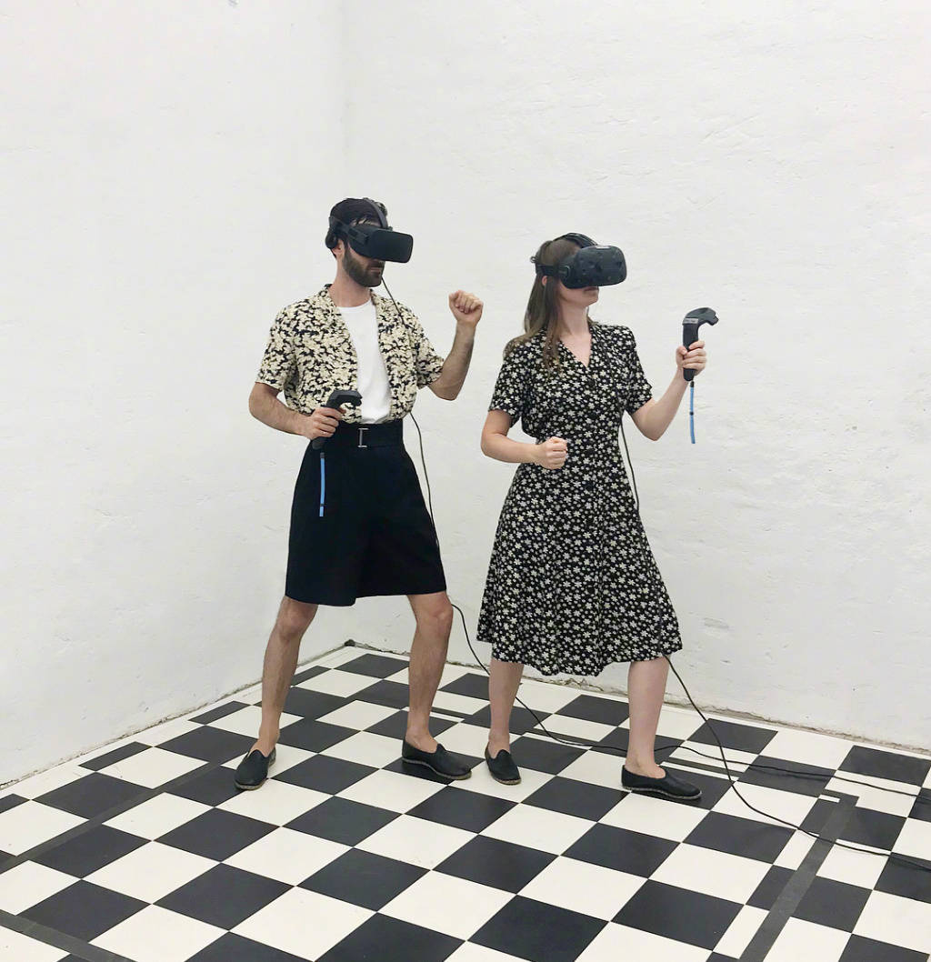 8年穿情侣装不带重样，这对“戏精CP”爆红网络：求求别再“虐狗”了……休闲区蓝鸢梦想 - Www.slyday.coM