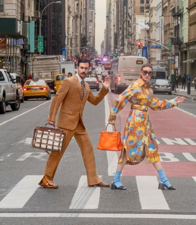 8年穿情侣装不带重样，这对“戏精CP”爆红网络：求求别再“虐狗”了……休闲区蓝鸢梦想 - Www.slyday.coM