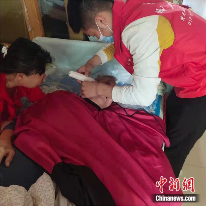 翻山越岭的誓言，抵不过一墙之隔的真心