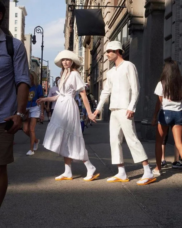 8年穿情侣装不带重样，这对“戏精CP”爆红网络：求求别再“虐狗”了……休闲区蓝鸢梦想 - Www.slyday.coM