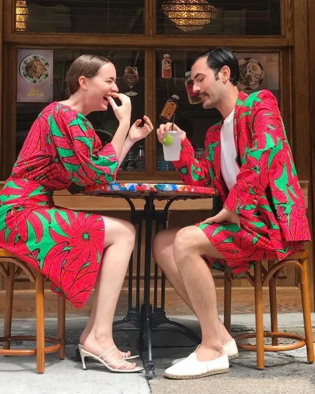 8年穿情侣装不带重样，这对“戏精CP”爆红网络：求求别再“虐狗”了……休闲区蓝鸢梦想 - Www.slyday.coM