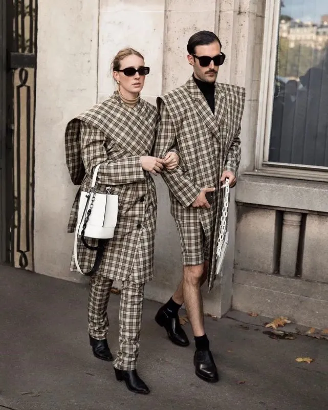 8年穿情侣装不带重样，这对“戏精CP”爆红网络：求求别再“虐狗”了……休闲区蓝鸢梦想 - Www.slyday.coM