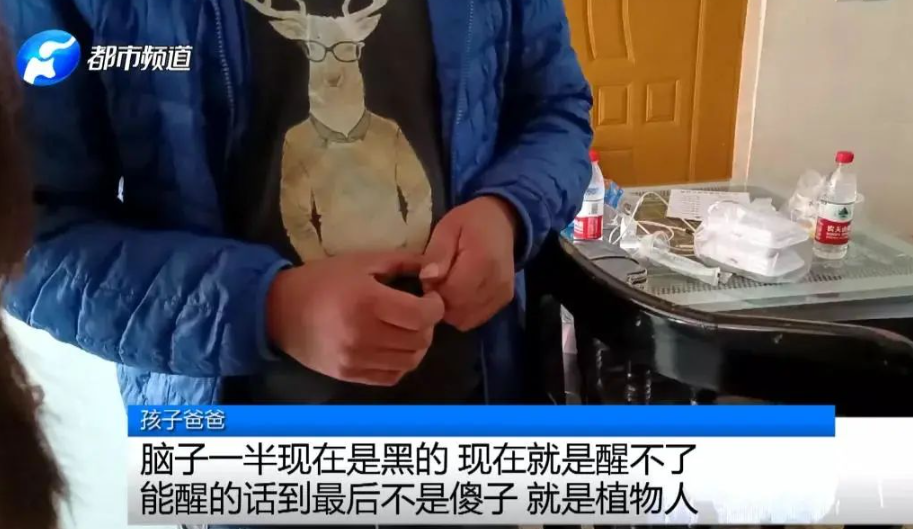 爸爸带娃不小心把女儿摇下吊桥……宝宝安全问题哪里能开玩笑！休闲区蓝鸢梦想 - Www.slyday.coM