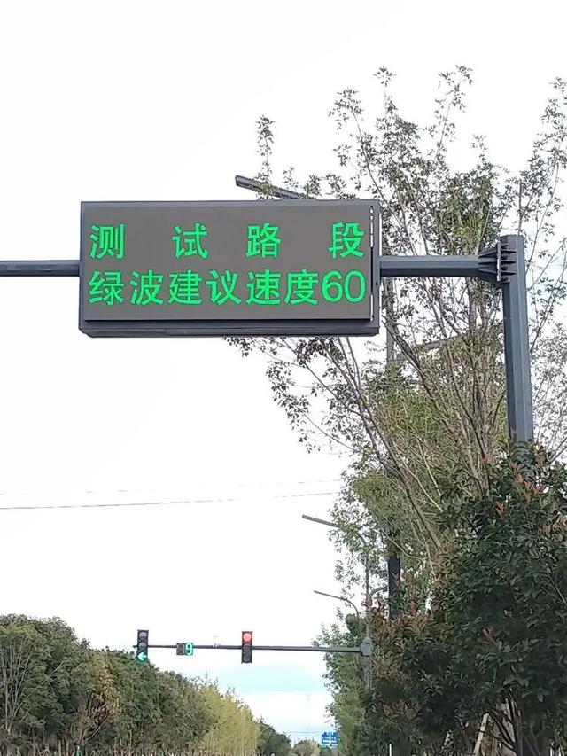 共5个红绿灯(含济仁医院十字),各位驾驶员朋友在进入绿波控制路段后