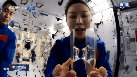 中国孩子上课有多顶配？老师是航天员，教室在太空！休闲区蓝鸢梦想 - Www.slyday.coM