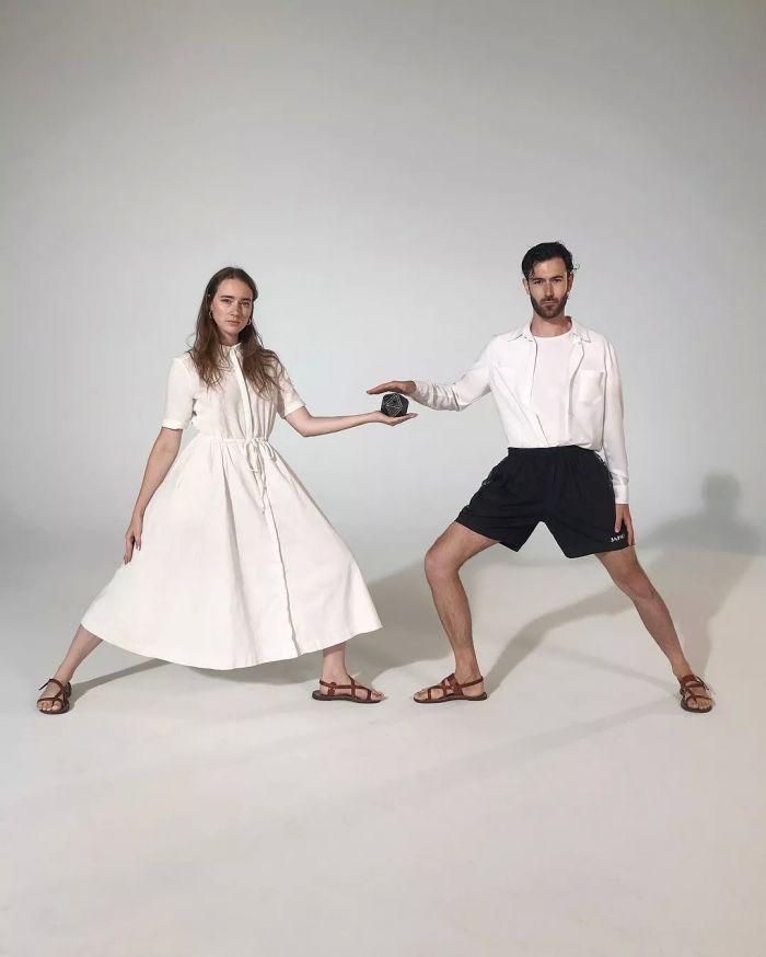 8年穿情侣装不带重样，这对“戏精CP”爆红网络：求求别再“虐狗”了……休闲区蓝鸢梦想 - Www.slyday.coM