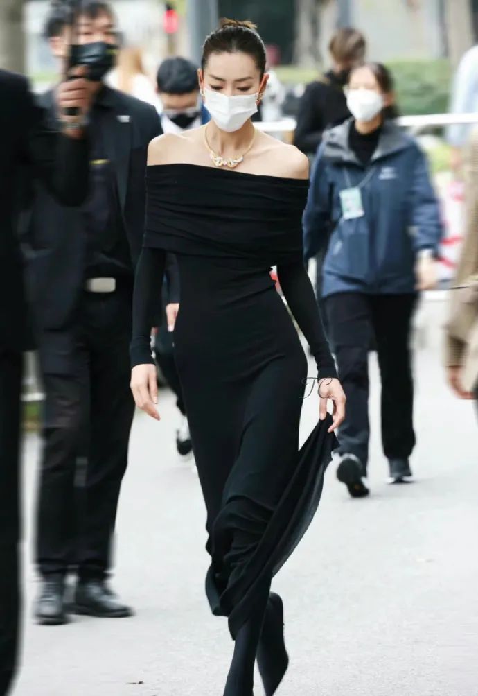 刘雯vs全美第一大网红？！这……休闲区蓝鸢梦想 - Www.slyday.coM