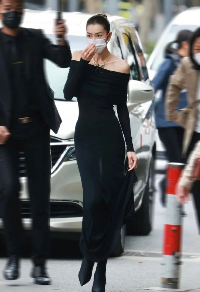 刘雯vs全美第一大网红？！这……休闲区蓝鸢梦想 - Www.slyday.coM