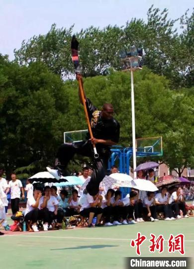 【十年@每一个奋斗的你】外籍留学生中国逐梦 痴迷武术愿做文化交流使者休闲区蓝鸢梦想 - Www.slyday.coM