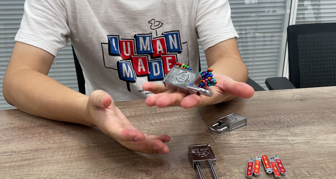 小宝评测｜无锁孔的磁力锁能气哭小偷？一块磁铁就能轻松破解休闲区蓝鸢梦想 - Www.slyday.coM