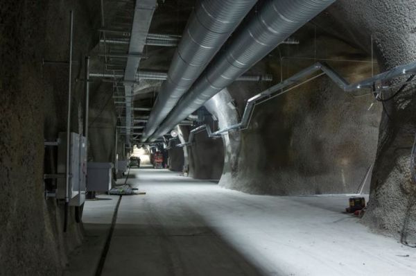 基础科学研究所提供的照片显示了一条通往礼美实验室的地下隧道（韩联社）