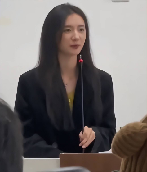 高校毛概老师因“神仙颜值”走红，网友：让我去上课！休闲区蓝鸢梦想 - Www.slyday.coM