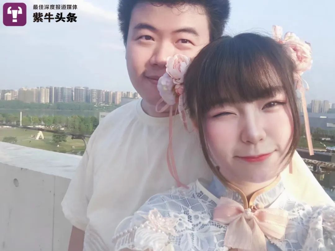 【紫牛头条】女孩背着古筝弹摇滚：网友的点赞和批评对我都很有帮助休闲区蓝鸢梦想 - Www.slyday.coM