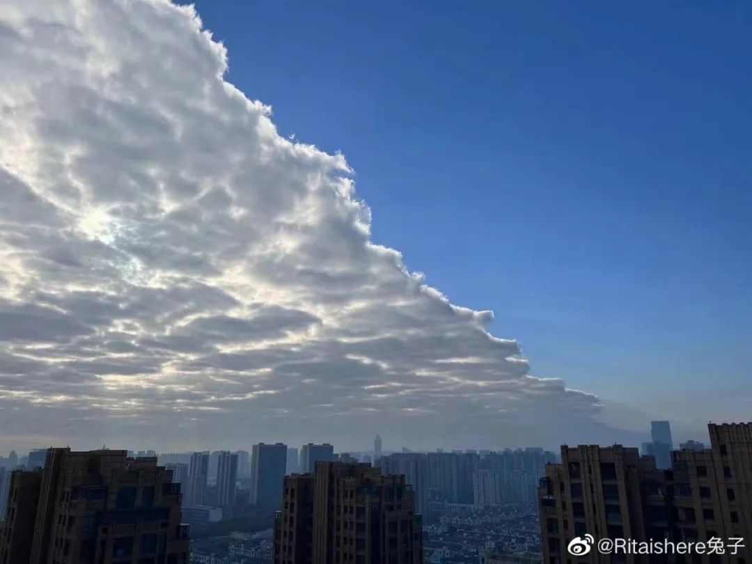 杭州天空又火了，今天一幕刷屏朋友圈！但台风和冷空气马上要来休闲区蓝鸢梦想 - Www.slyday.coM