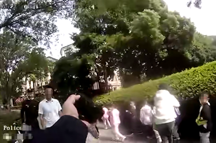 先找孩子，再找老人，杭州一位民警的忙碌上午，帮到别人他很开心休闲区蓝鸢梦想 - Www.slyday.coM