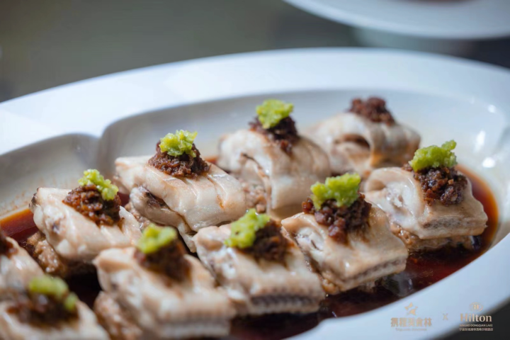 “贴秋膘游”开始咯！宁波、阳澄湖热度大涨，萝卜干酱蒸雷达网带鱼、红膏炝蟹股，直接看饿了休闲区蓝鸢梦想 - Www.slyday.coM