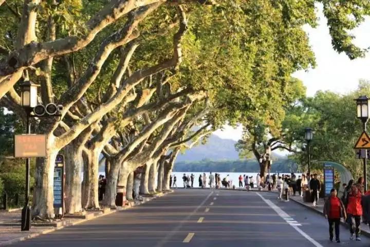 杭州天空又火了，今天一幕刷屏朋友圈！但台风和冷空气马上要来休闲区蓝鸢梦想 - Www.slyday.coM