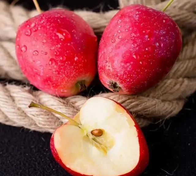 来自新疆的香妃海棠果90%人没吃过，入口嘎嘣脆，酸甜可口，不愧是孩子心头巨爱~休闲区蓝鸢梦想 - Www.slyday.coM