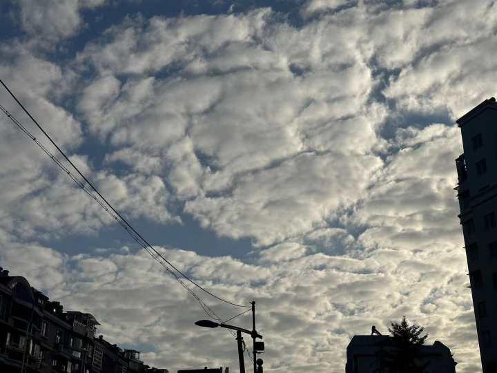 这是被子吗？今天早上杭州的云真绝了，来听听专家说法休闲区蓝鸢梦想 - Www.slyday.coM