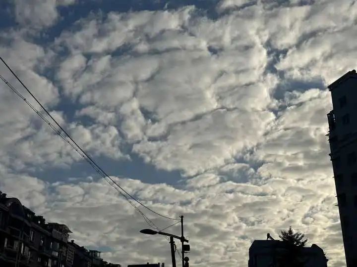 杭州天空又火了，今天一幕刷屏朋友圈！但台风和冷空气马上要来休闲区蓝鸢梦想 - Www.slyday.coM