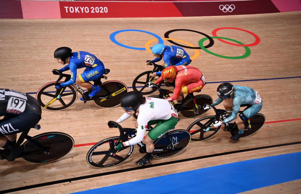 东京奥运会场地自行车女子团体竞速资格赛中,技术团队发现比赛时中国