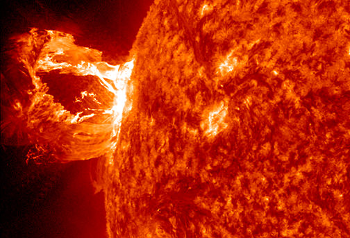 美国太阳动力学天文台2013年5月15日拍摄到的太阳耀斑（美国国家航空航天局网站）