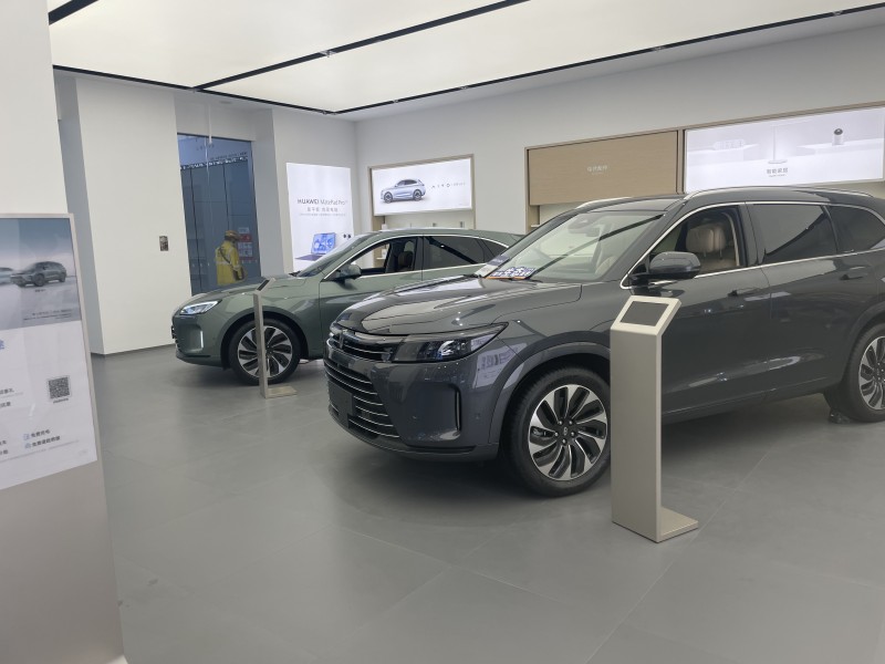 华为问界M7后排空调不能制热？记者探店后获悉：仅第三排不支持空调制热休闲区蓝鸢梦想 - Www.slyday.coM