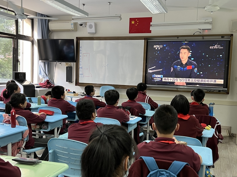 这场太空科学之旅的老师是中国航天员，“天宫课堂”在孩子心中种下“航天梦”休闲区蓝鸢梦想 - Www.slyday.coM