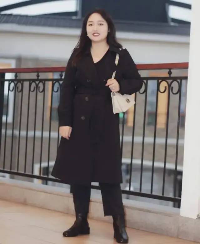 矮胖女生秋天怎么穿好看?学学这位微胖博主,这样穿显高显瘦__财经头条