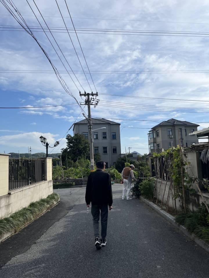 小时探访｜全国首个抱团养老实验暂停两年，这栋别墅往日的热闹还能持续吗？休闲区蓝鸢梦想 - Www.slyday.coM