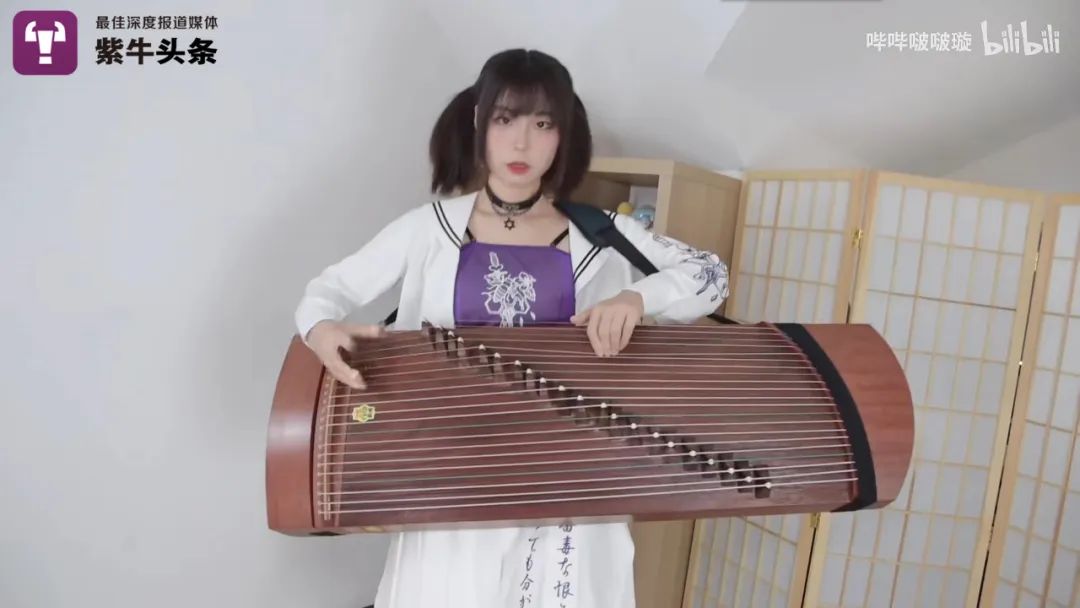 【紫牛头条】女孩背着古筝弹摇滚：网友的点赞和批评对我都很有帮助休闲区蓝鸢梦想 - Www.slyday.coM