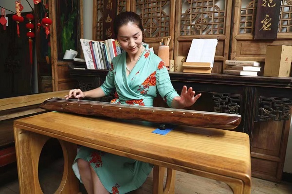 千年前在吴地金山盛行的古琴文化，再次被一群年轻人用热爱点亮休闲区蓝鸢梦想 - Www.slyday.coM