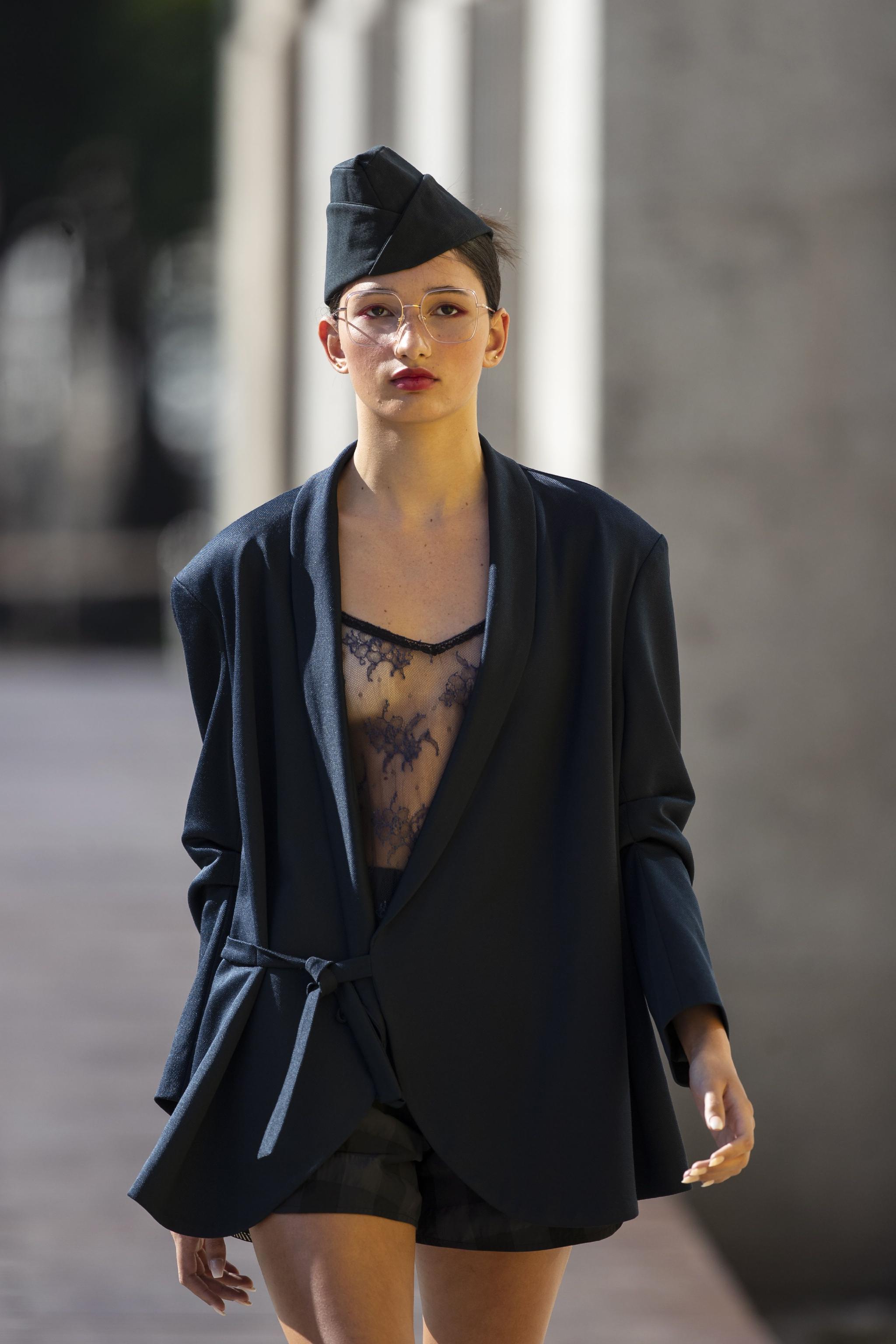 波尔图举行的第50届葡萄牙时装秀上展示katty xiomara品牌的新款服装