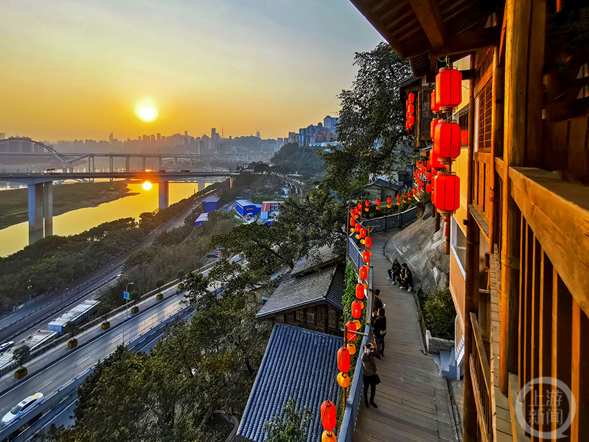 奋进十年·巴渝巨变 老街靓起来，小巷活起来，重庆美起来！| 摄影师 黄进|重庆市|渝中区|步道|山城|通远门_手机新浪网