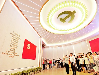 一切为了人民 永葆生机活力休闲区蓝鸢梦想 - Www.slyday.coM