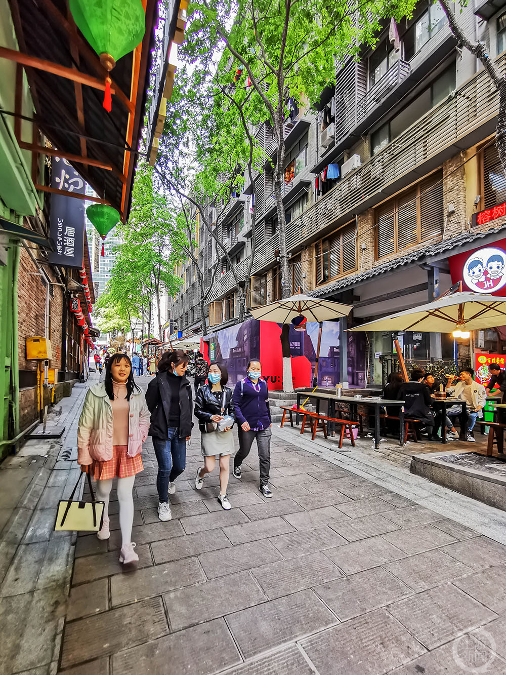 奋进十年·巴渝巨变 老街靓起来,小巷活起来,重庆美起来!| 摄影师 黄进__财经头条