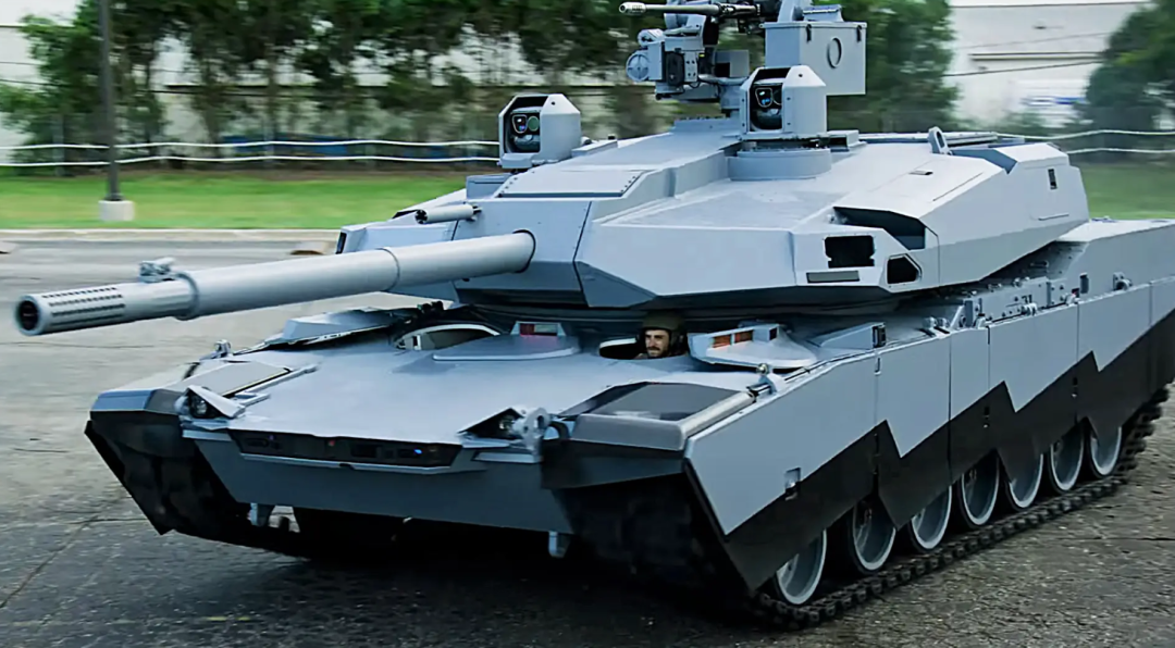 "艾布拉姆斯x"没有选用130毫米以上口径的主炮,沿用120毫米滑膛炮.