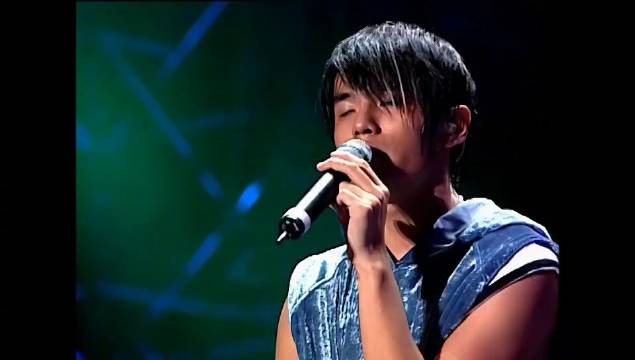 周杰伦2002The One演唱会live 《回到过去》_新浪新闻