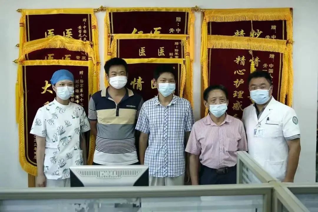 医生偷偷给病人塞“红包”？这也太难得了休闲区蓝鸢梦想 - Www.slyday.coM