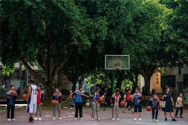 学生“零近视”云南这所小学的法宝是……休闲区蓝鸢梦想 - Www.slyday.coM