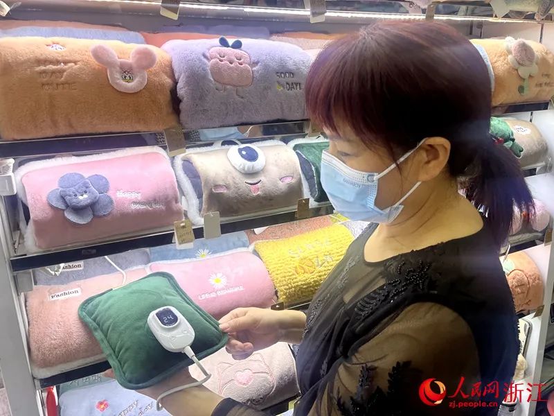 义乌“取暖神器”热销欧洲休闲区蓝鸢梦想 - Www.slyday.coM